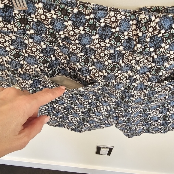 LOFT Blue Brown Mod Floral Print Linen Cotton Blend Riviera Shorts Size 2 - Picture 9 of 12
